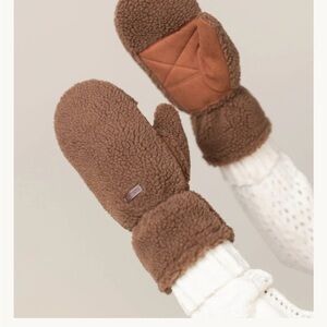 KOMBI: Camila Mittens